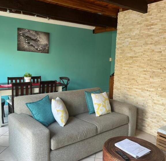 פנסיון 4kingston Close Umhlanga Ridge