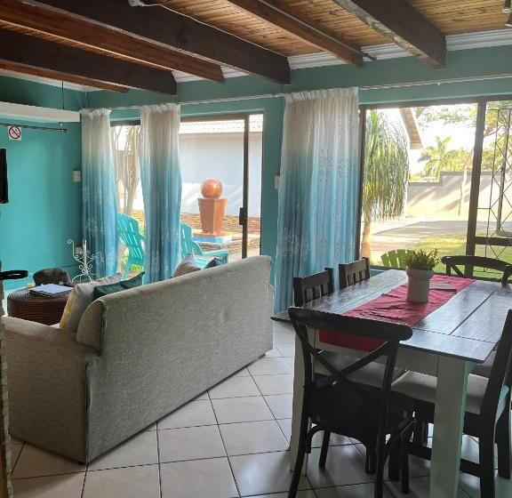 פנסיון 4kingston Close Umhlanga Ridge