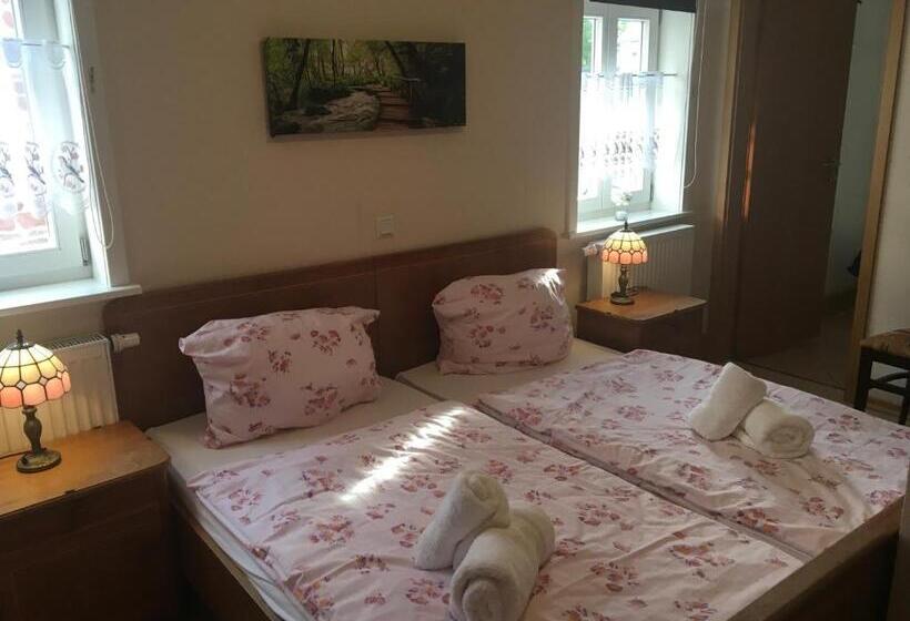 펜션 Alte Schule Niederdünzebach