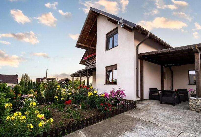 پانسیون Casa Dora