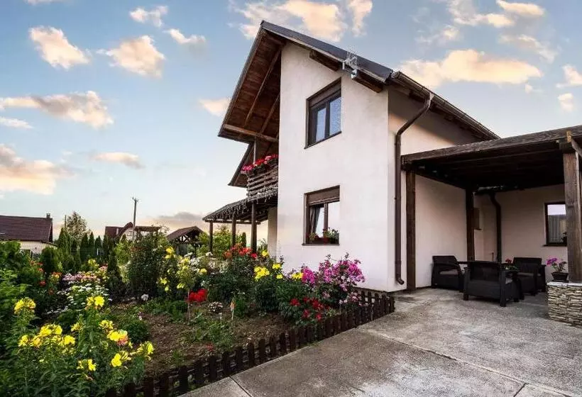 پانسیون Casa Dora