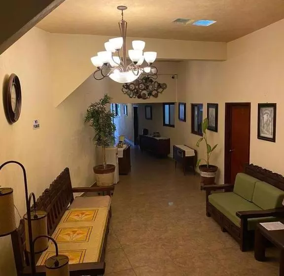 ユースホステル Posada Los Arcos
