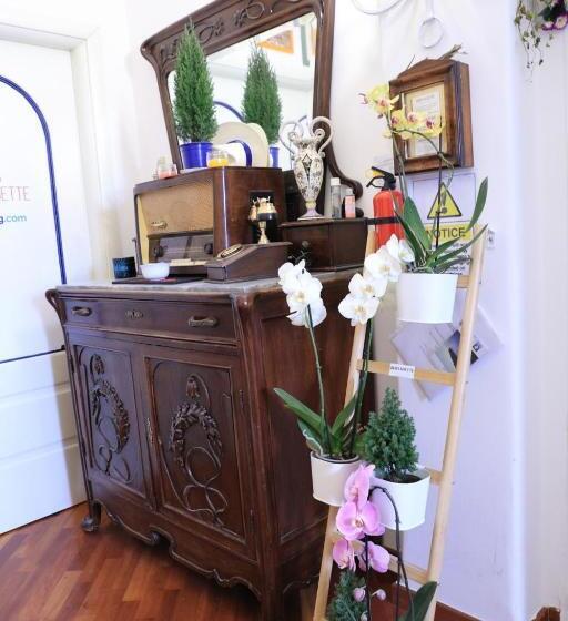 تختخواب و صبحانه Bernadette