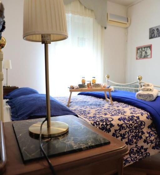 تختخواب و صبحانه Bernadette