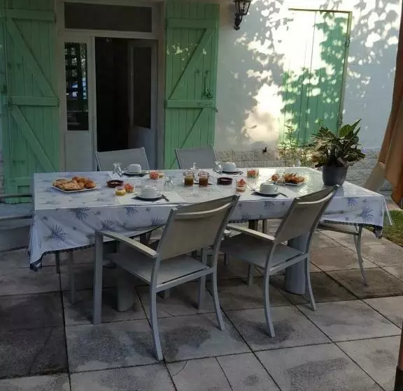 Aamiaismajoitus (B&B) Chez Alexandra