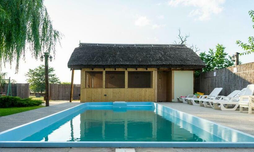 펜션 Califarul Alb