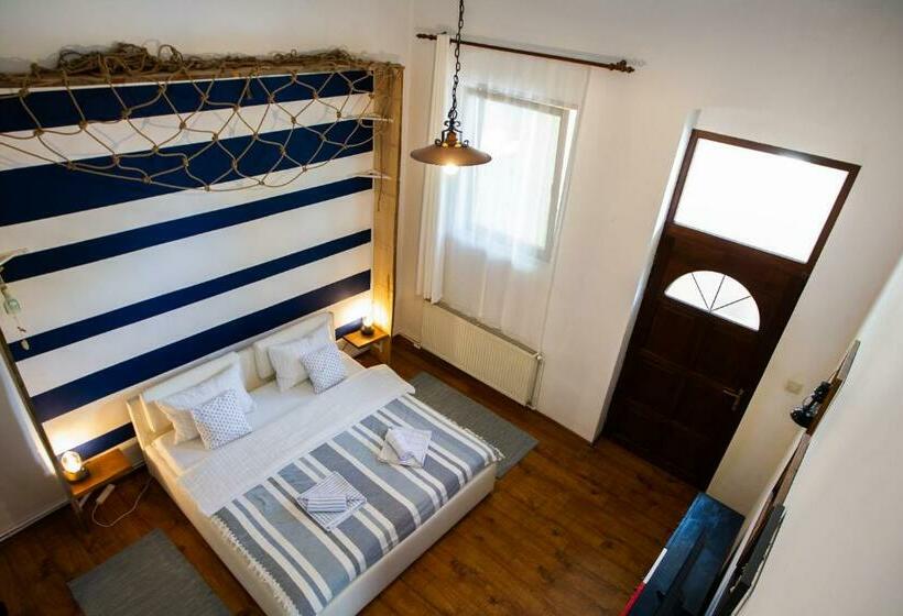 پانسیون Charlietown