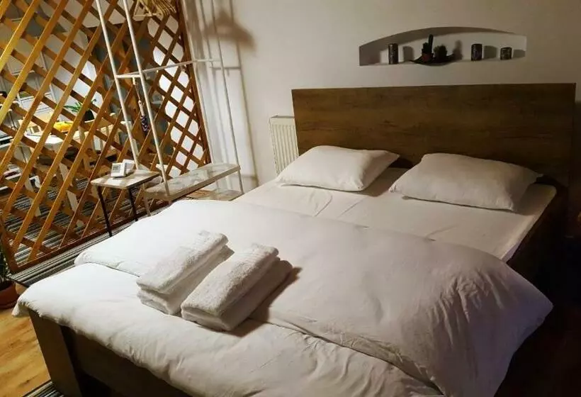 پانسیون Charlietown