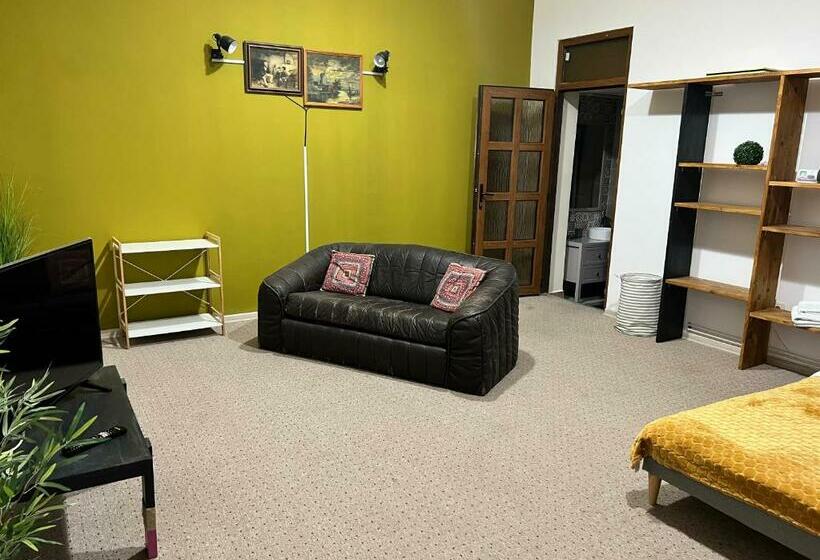 پانسیون Charlietown