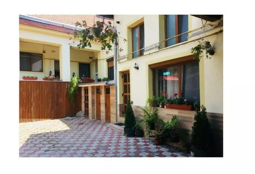 پانسیون Charlietown