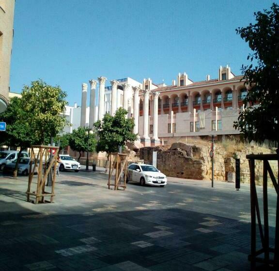 پانسیون Vivienda Turística Templo Romano