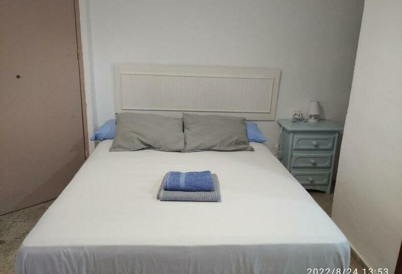 پانسیون Vivienda Turística Templo Romano