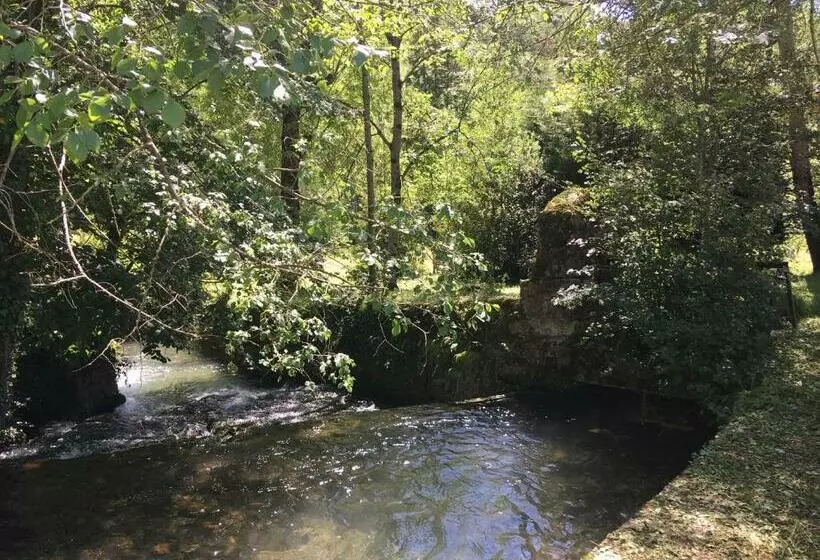 تختخواب و صبحانه Au Bord De L Eau