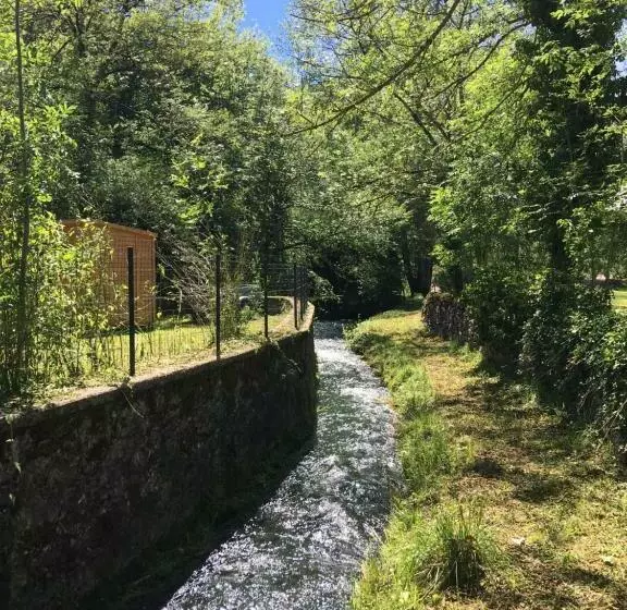 تختخواب و صبحانه Au Bord De L Eau
