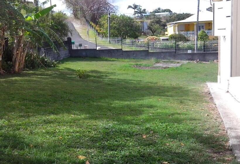 تختخواب و صبحانه Chez Christian Et Lydia