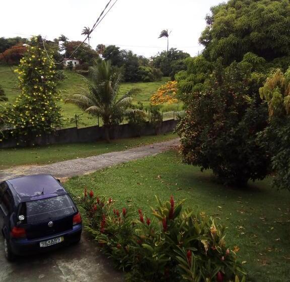 تختخواب و صبحانه Chez Christian Et Lydia