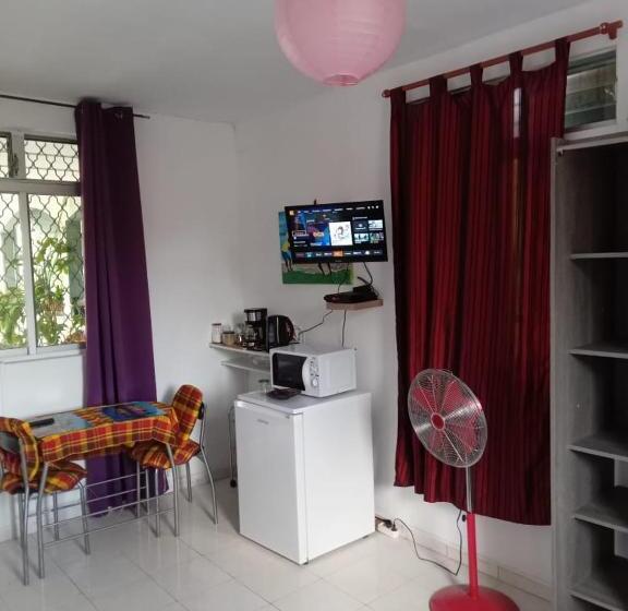 تختخواب و صبحانه Chez Christian Et Lydia