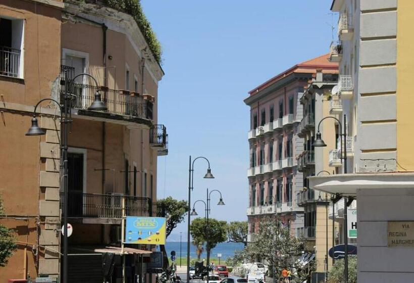 تختخواب و صبحانه Suite 14