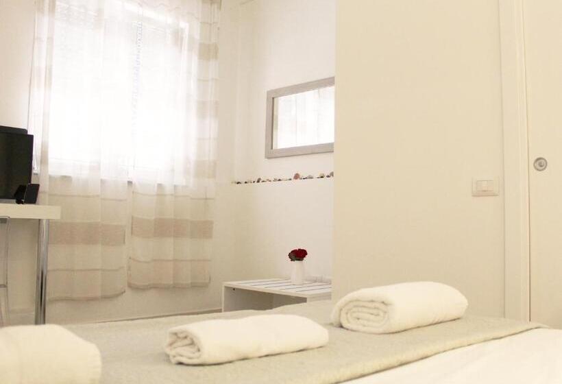 تختخواب و صبحانه Suite 14