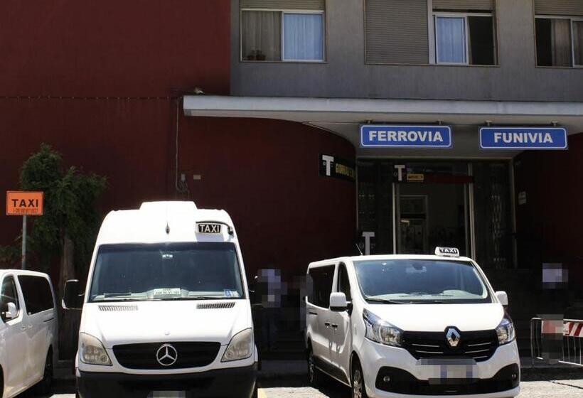 تختخواب و صبحانه Suite 14