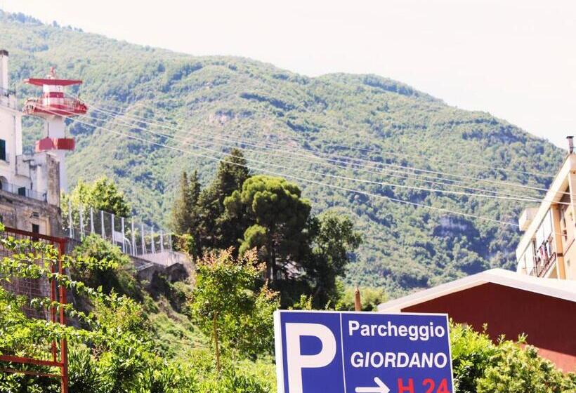 تختخواب و صبحانه Suite 14