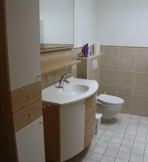 تختخواب و صبحانه Tisoke