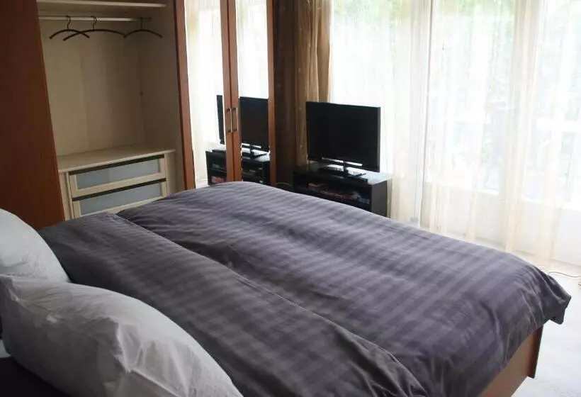 تختخواب و صبحانه Tisoke