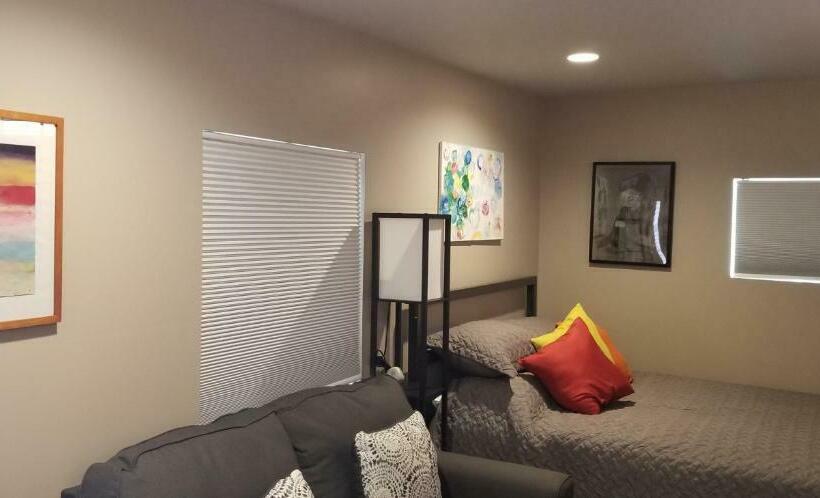 ペンション Best Little Guesthouse In Melrose! New Listing!