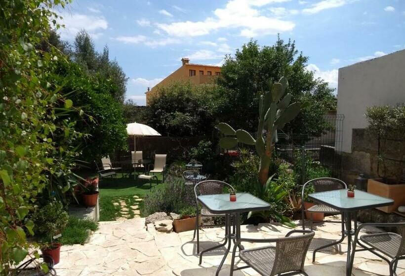 تختخواب و صبحانه Casa Caimari Guest House, For Mountain Lovers!