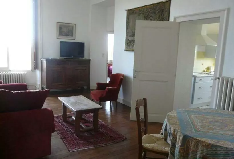 Aamiaismajoitus (B&B) Château De Piolant