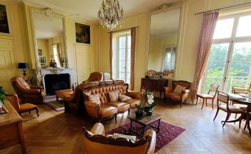 Aamiaismajoitus (B&B) Château De Piolant