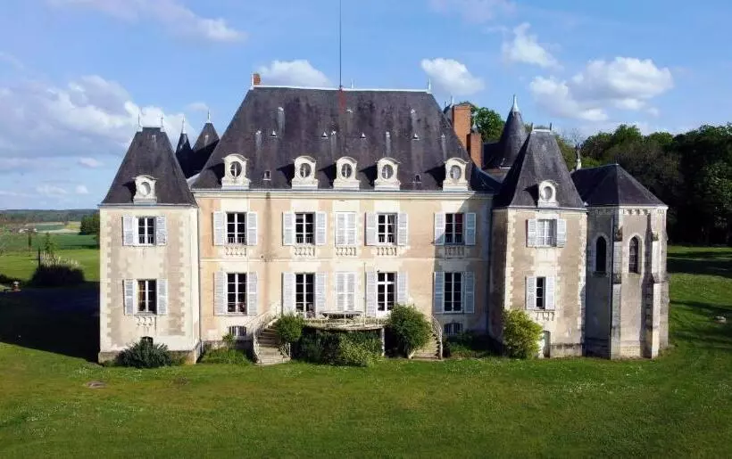Aamiaismajoitus (B&B) Château De Piolant