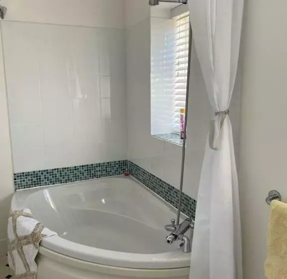 Folly Fields Farm B&b