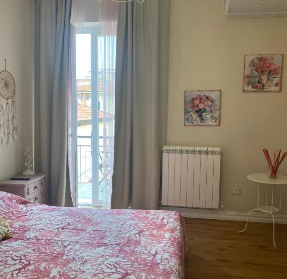 פנסיון Affittacamere Via Roma 12