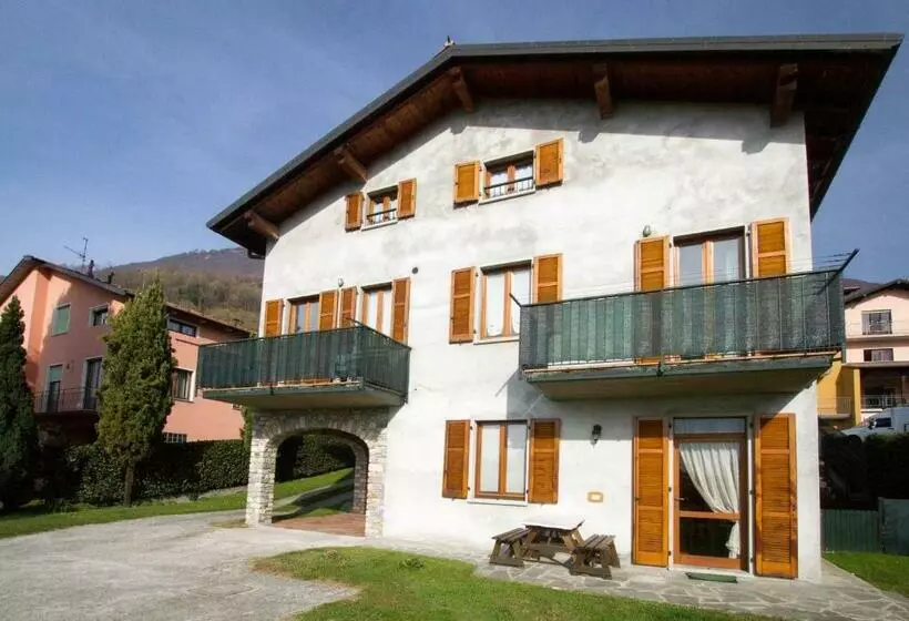 Aamiaismajoitus (B&B) Guest House Il Nido Dello Svasso  Foresteria Lombarda