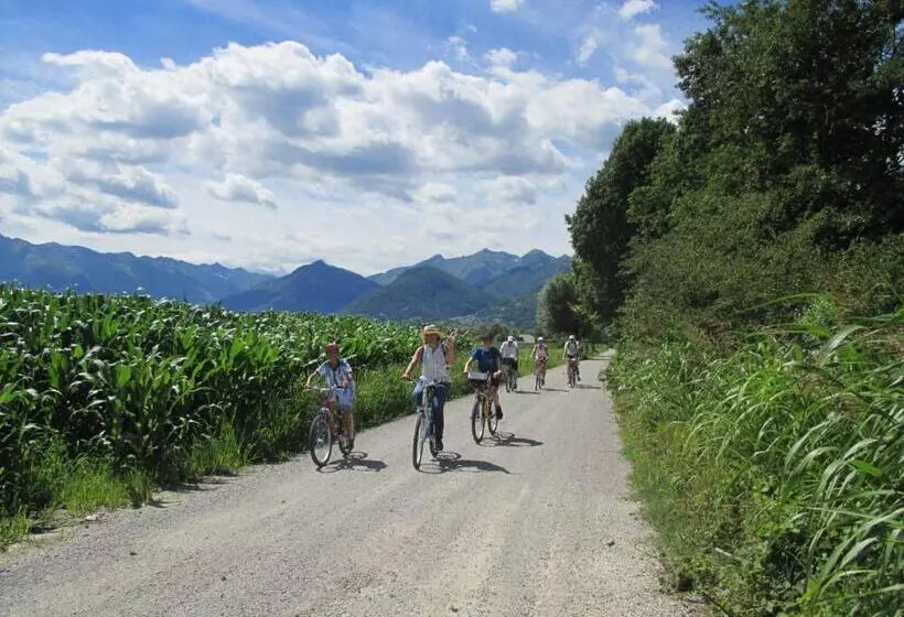 Aamiaismajoitus (B&B) Guest House Il Nido Dello Svasso  Foresteria Lombarda