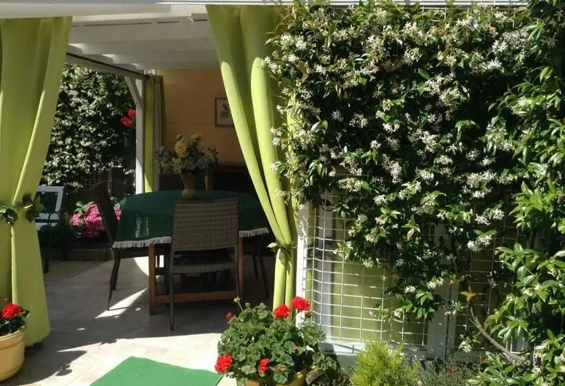 تختخواب و صبحانه La Maison S Apelle Le P Tit Nid