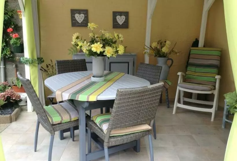 تختخواب و صبحانه La Maison S Apelle Le P Tit Nid