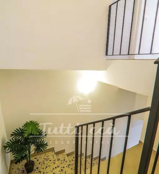 ベッドアンドブレックファースト Tutti Ccà Airport Rooms