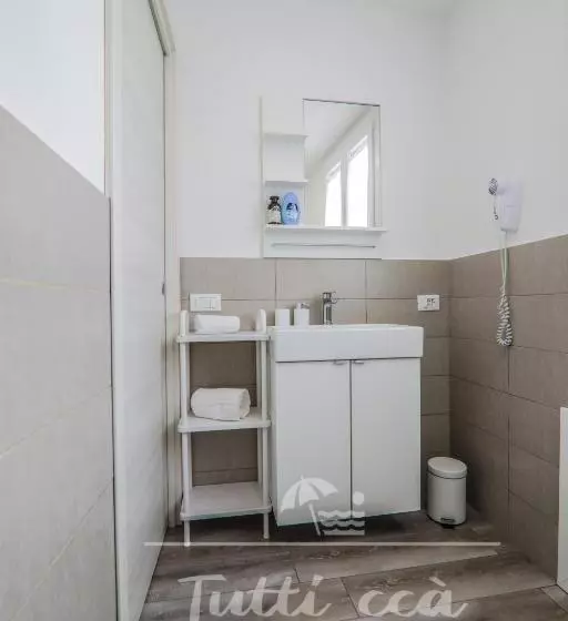 ベッドアンドブレックファースト Tutti Ccà Airport Rooms