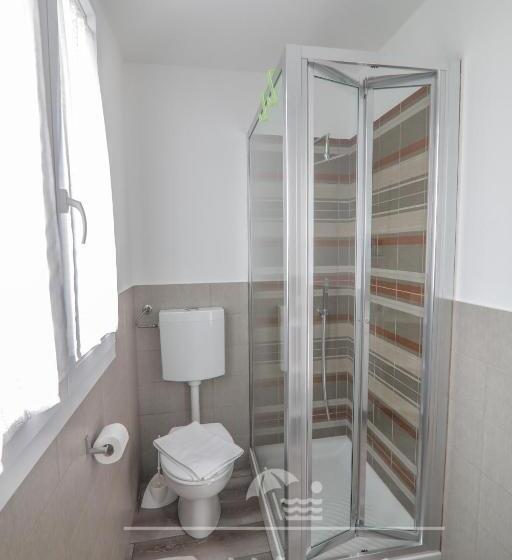 تختخواب و صبحانه Tutti Ccà Airport Rooms