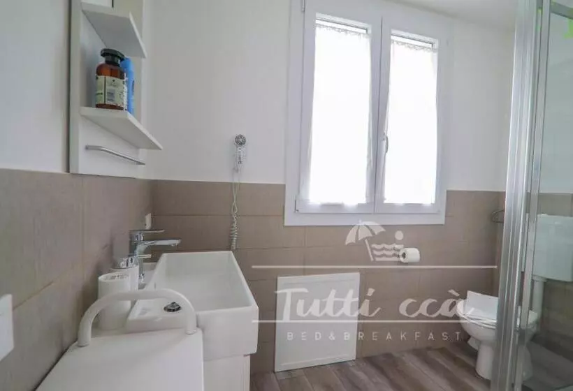 ベッドアンドブレックファースト Tutti Ccà Airport Rooms