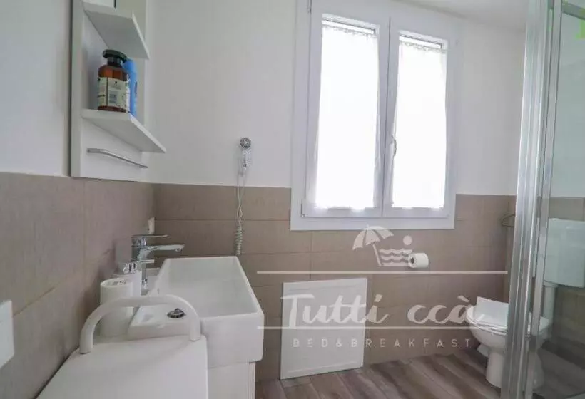ベッドアンドブレックファースト Tutti Ccà Airport Rooms