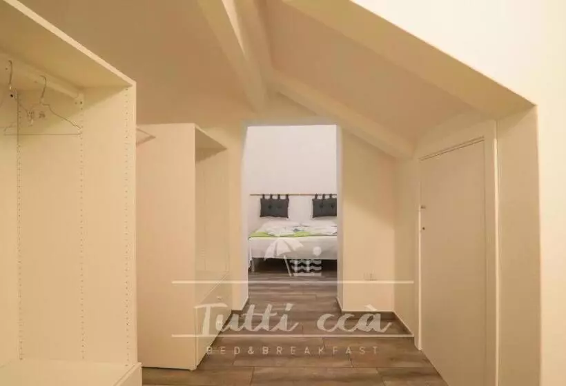 ベッドアンドブレックファースト Tutti Ccà Airport Rooms