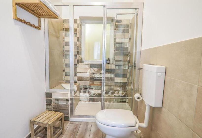 تختخواب و صبحانه Tutti Ccà Airport Rooms