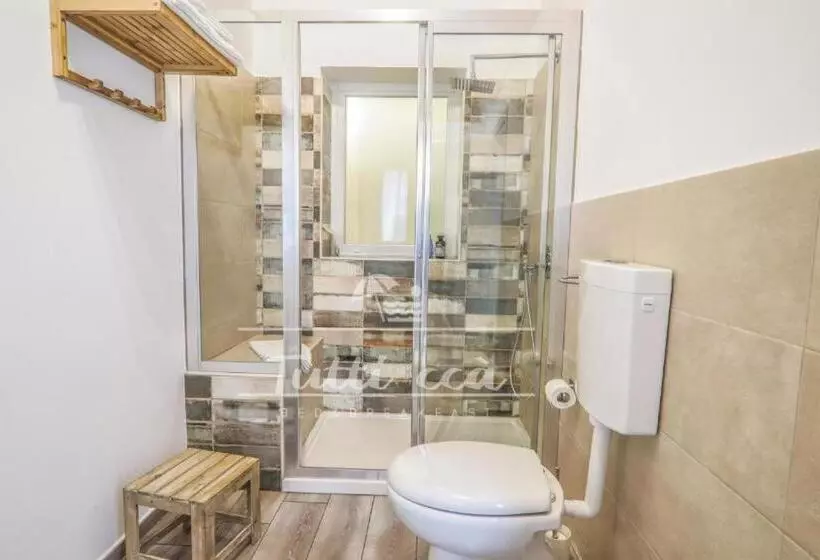 ベッドアンドブレックファースト Tutti Ccà Airport Rooms