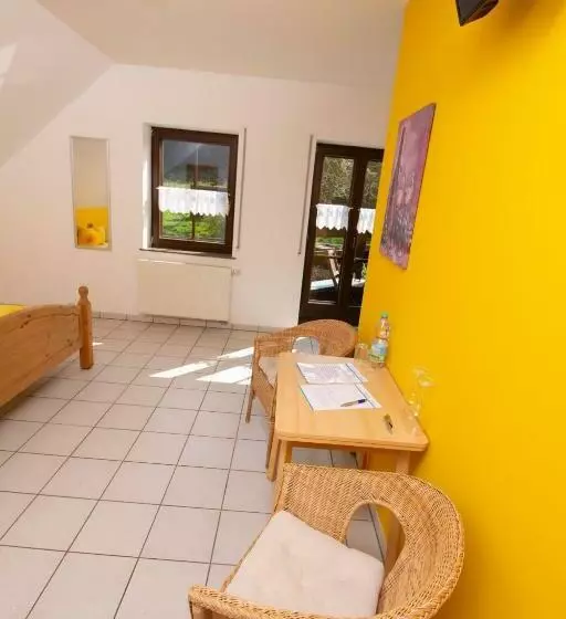 Aamiaismajoitus (B&B) Weingut Christian Bucher