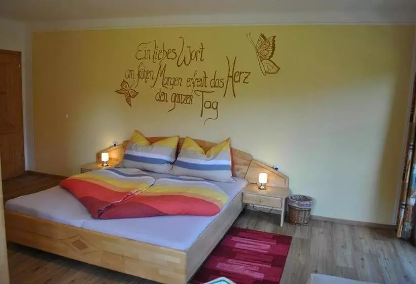 Hotelli Familienbauernhof Glockriegl