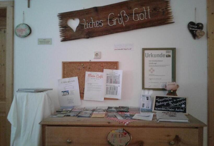 ホテル Familienbauernhof Glockriegl