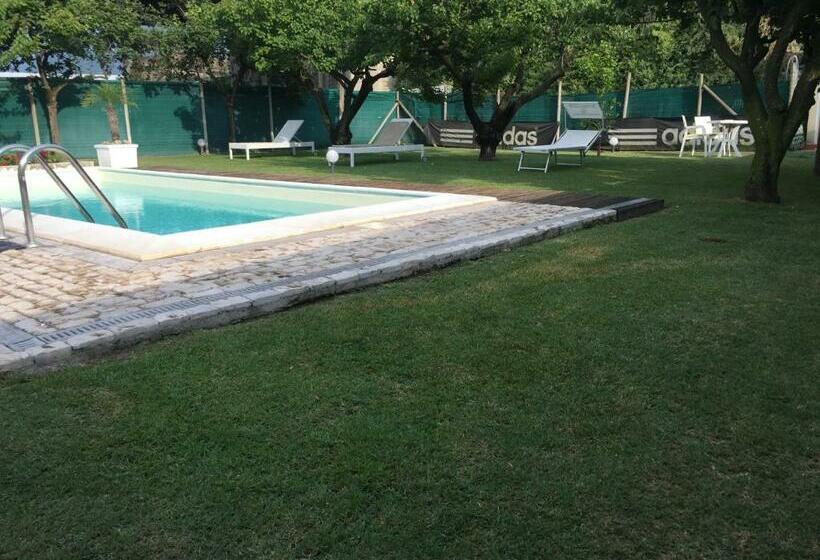 ペンション Camera Con Giardino E Piscina
